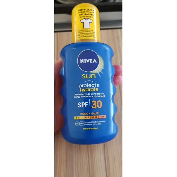 Nivea Sun Protect & Hydrate 30